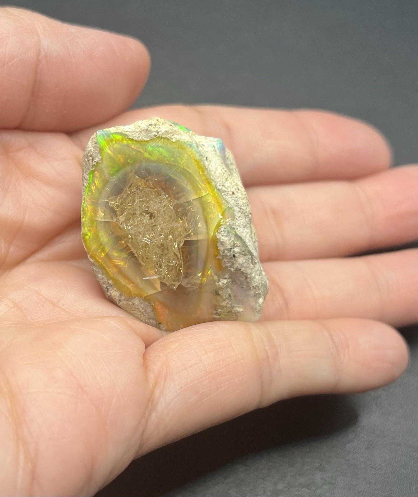 Ethiopian Welo Genuine Opal 23.8g Approximately 1 1/2in AWESOME FLASHES