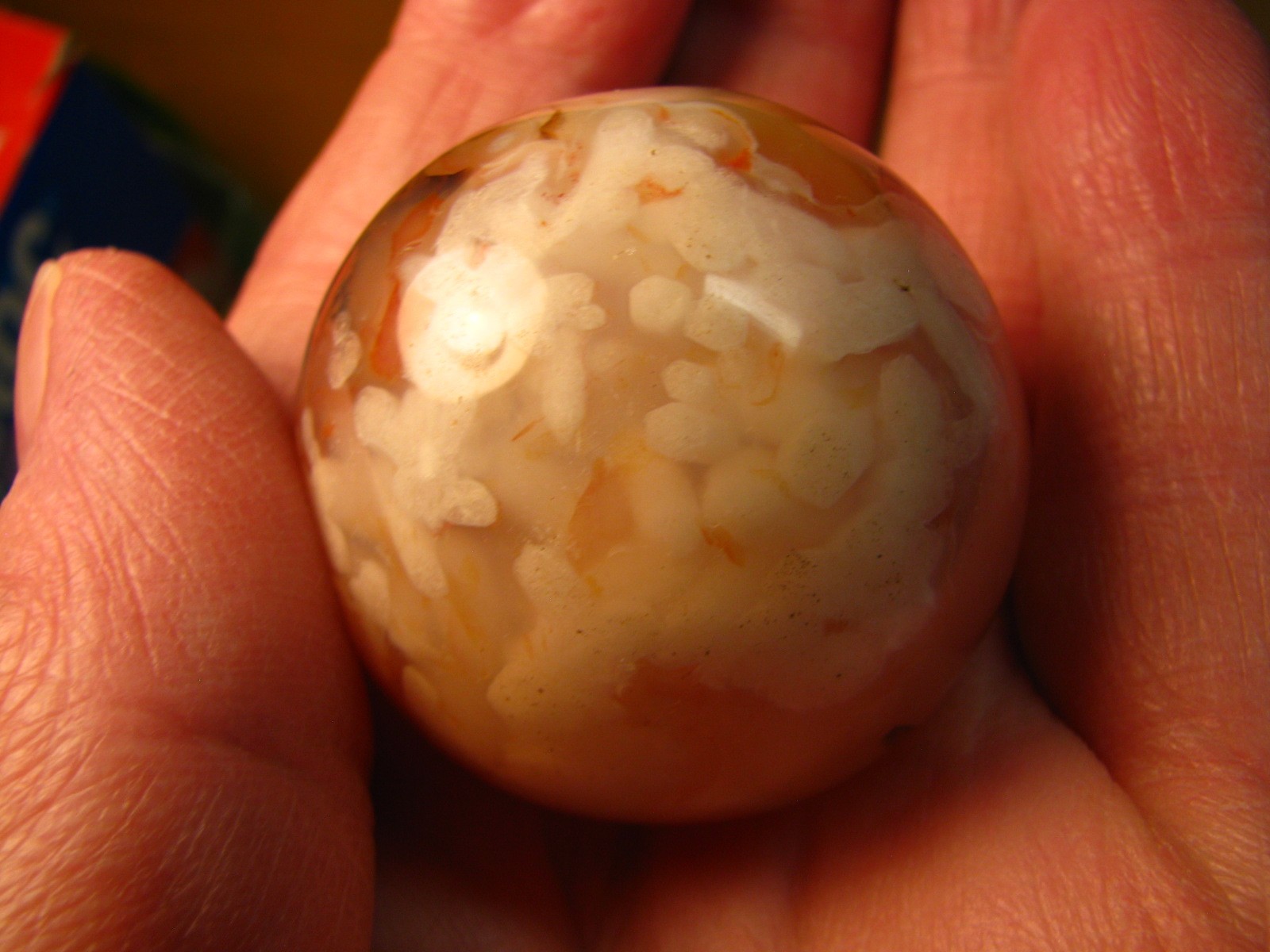 92g 1.5inch SAKURA AGATE WOOD STAND MADAGASCAR FLUORESCENT CHERRY BLOSSOM #016