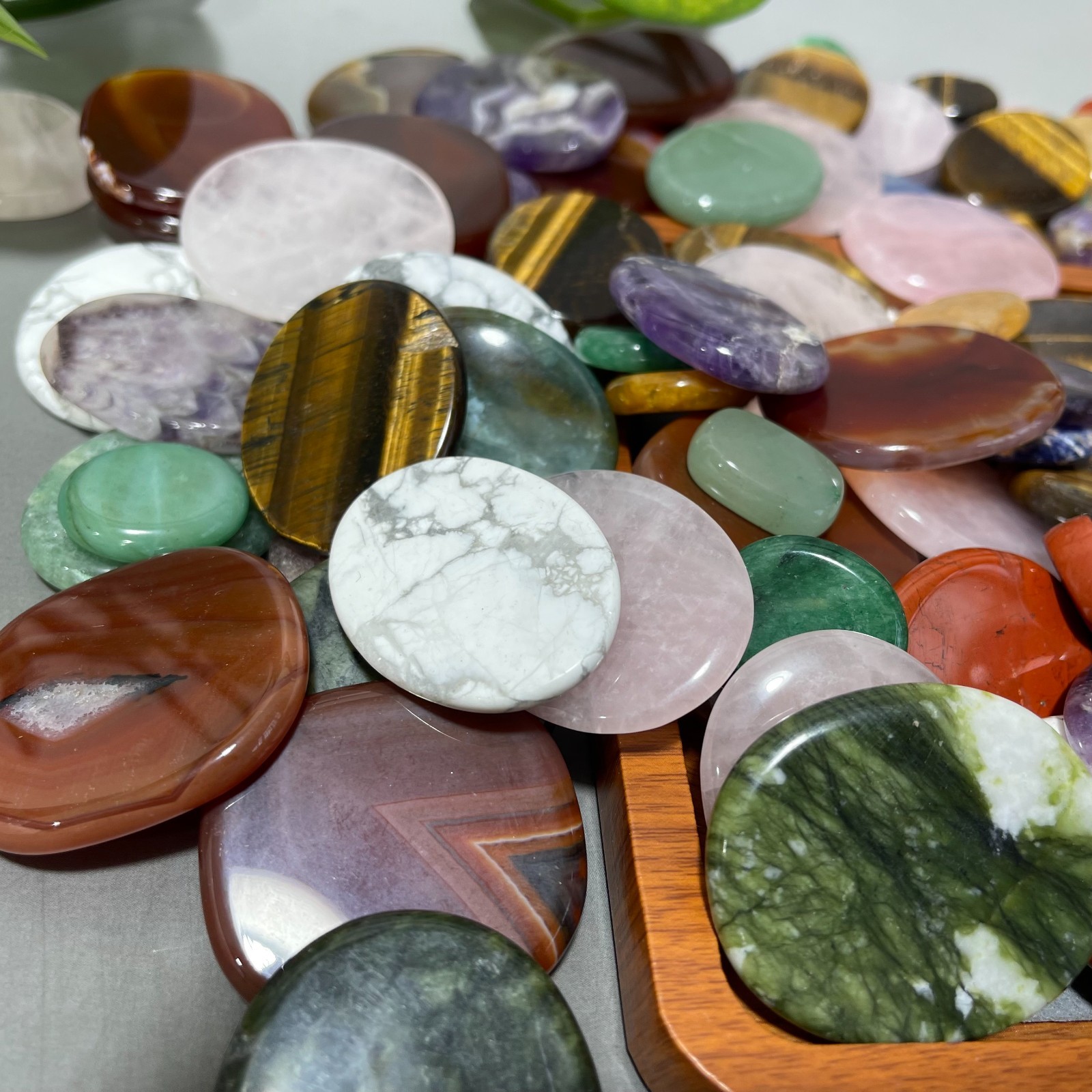 Wholesale Lot 10PCS Natural Mix Quartz Palm Stones Crystal Healing
