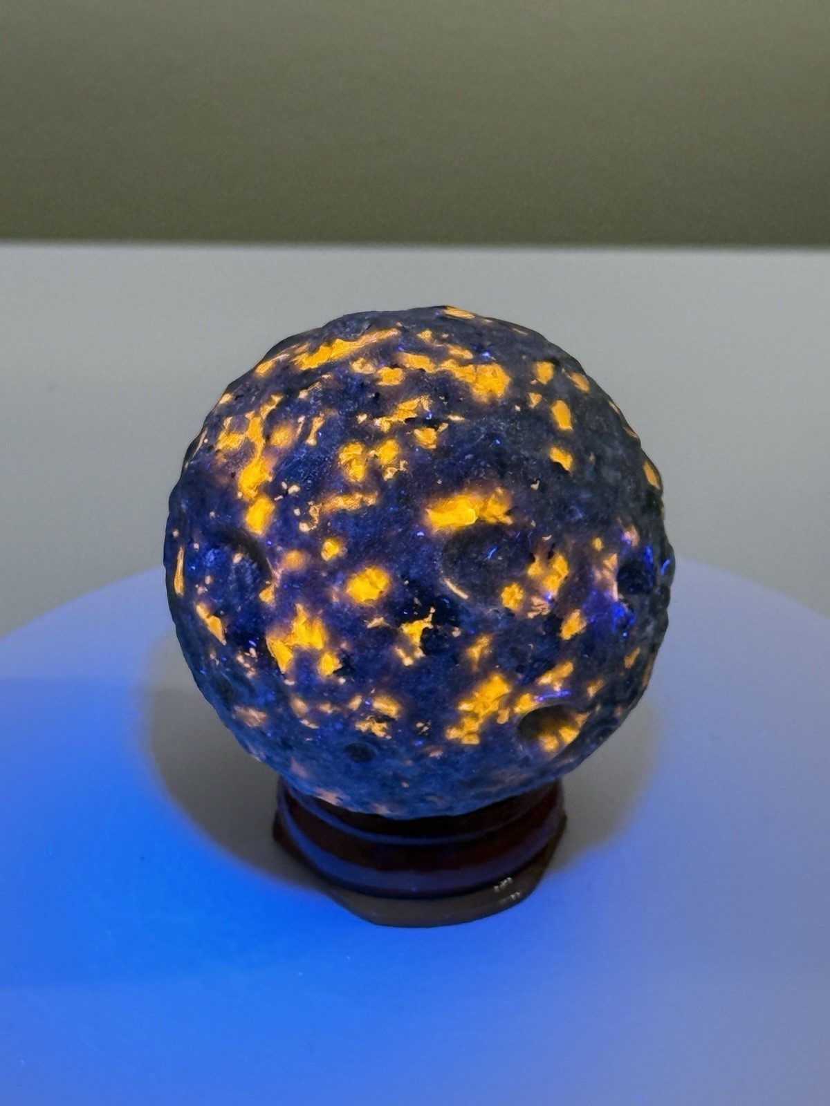 FLUORESCENT Sodalite-bearing Syenite (Yooperlite) Carved Moon Sphere w/ Stand