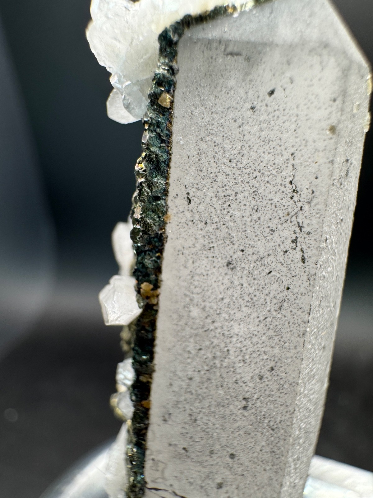 6606 Multicolor Pyrite and Calcite on Quartz Hu Bei 20g