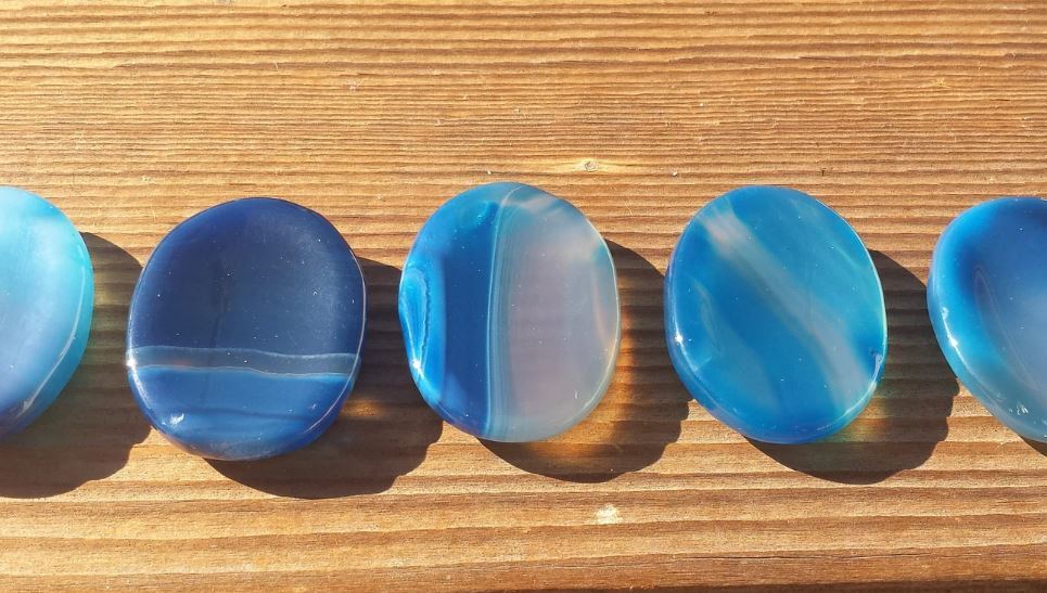 NATURAL BLUE ONYX GEMSTONE WORRY STONE (ONE)
