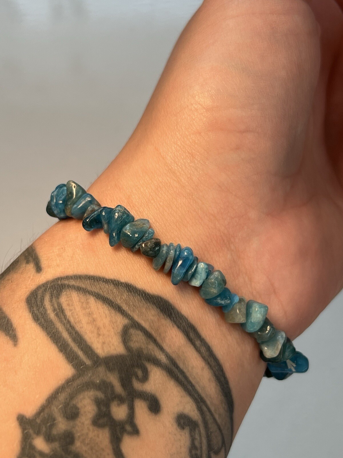 Natural Blue Apatite Chip Healing Stone Crystal Stretch Elastic Bracelet
