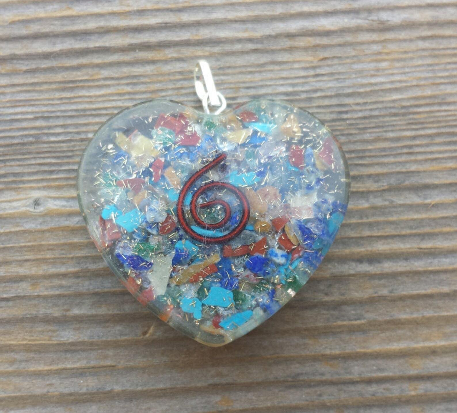 ORGONE 7 CHAKRA MIXED GEMSTONE HEART SHAPED PENDANT ORGONITE (ONE)