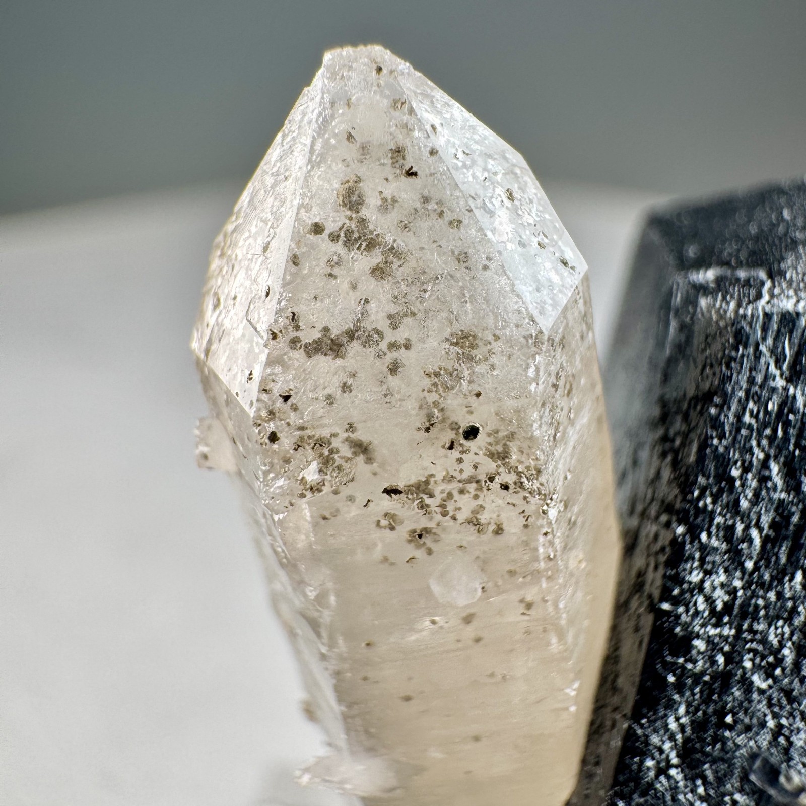 Ilvaite, Quartz: No. 1 Mine, Huanggang Fe-Sn deposit, Hexigten Banner, China