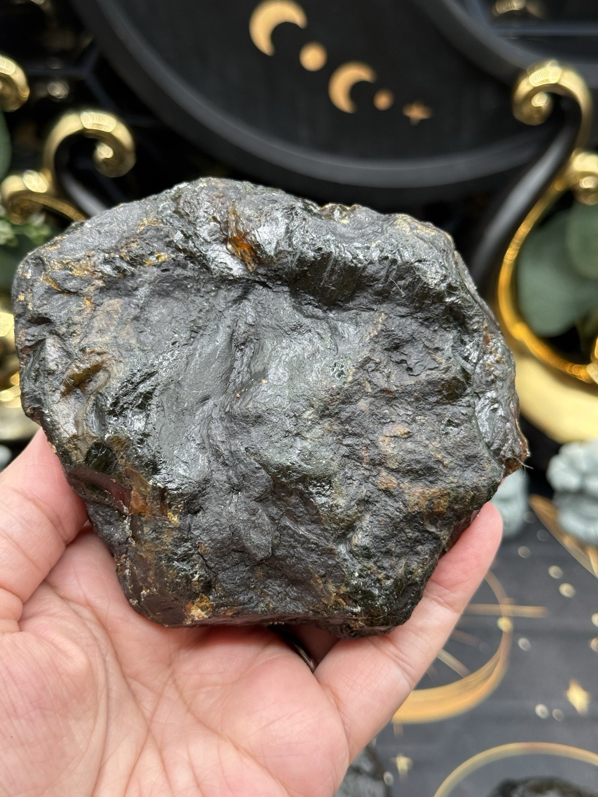 Natural Black Indonesian Amber Uvreaction Great pieces Free ship