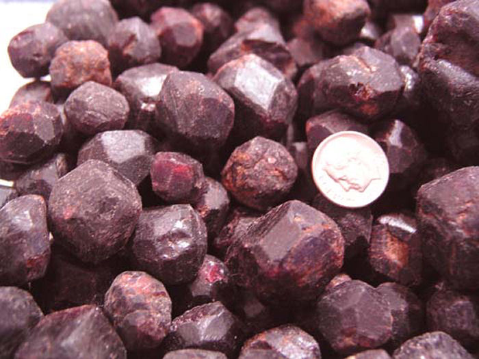 Garnet red pyrope mine rough crystals bigger 1/2-1 inch Madagascar 1/2 pound