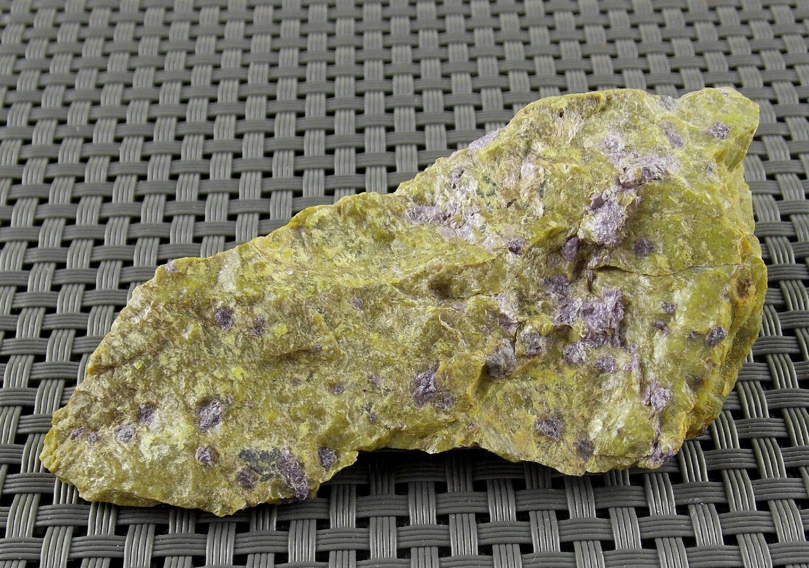 STICHTITE in SERPENTINE – 9 cm – DUNDAS, TASMANIA, AUSTRALIA 28604
