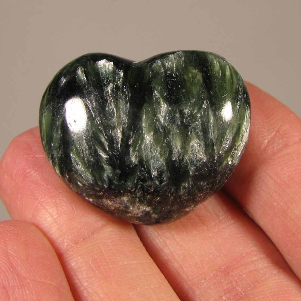 35mm SERAPHINITE Heart Polished Palm Stone – Siberia, Russia