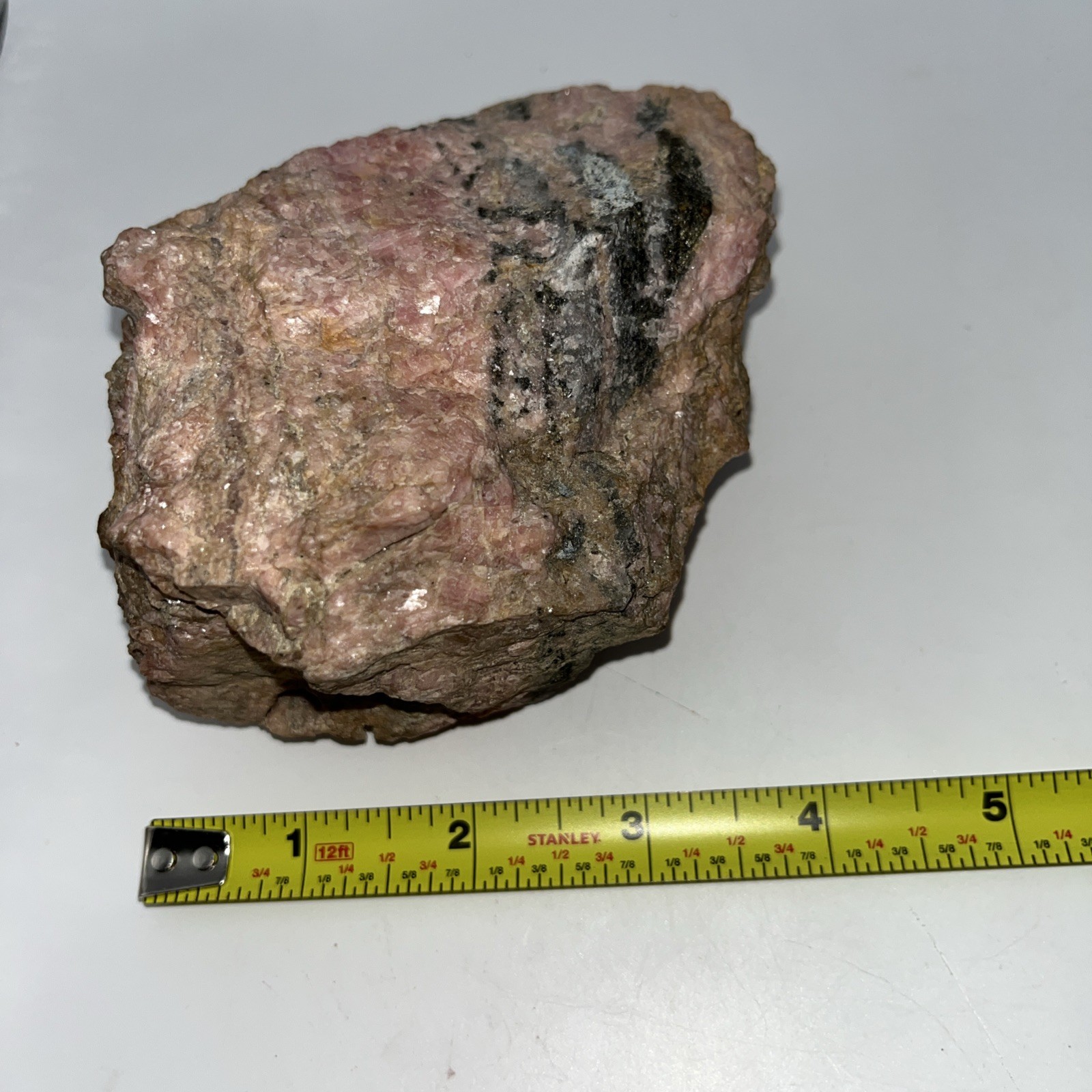Rhodonite w/Franklinite 940g Franklin NJ 120x90x85mm Rose Pink Gemstone Specimen