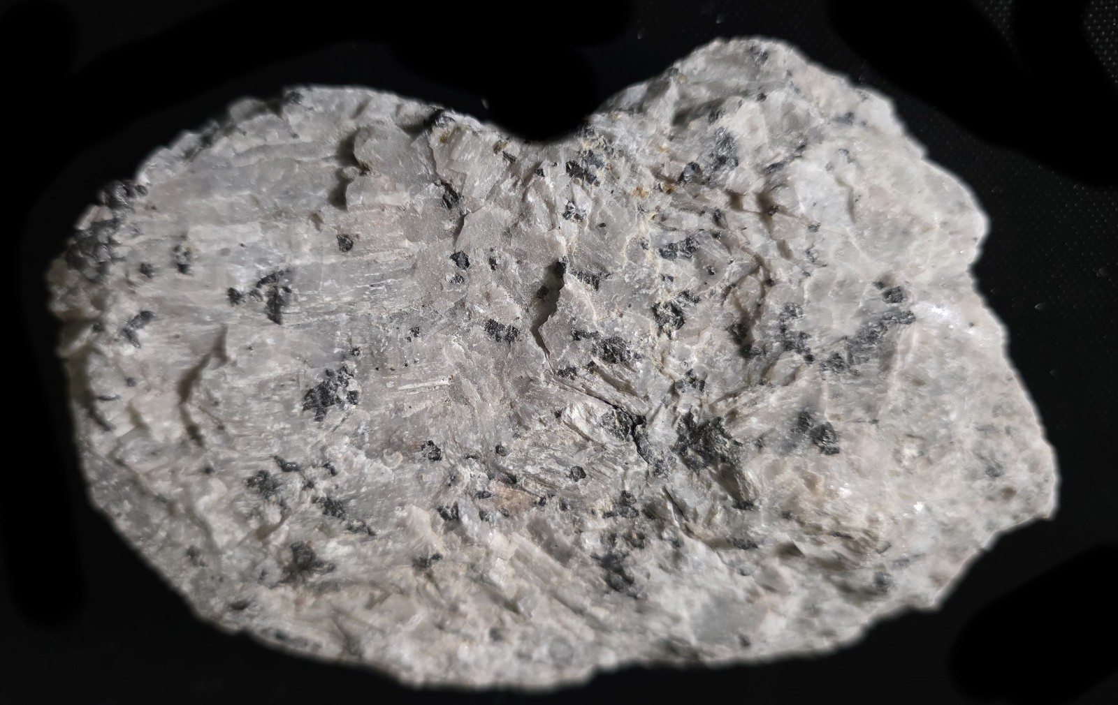 FRANKLIN NJ FLUORESCENT-BEAUTIFUL SPECIMEN OF WHITE BARITE IN BRIGHT RED CALCITE