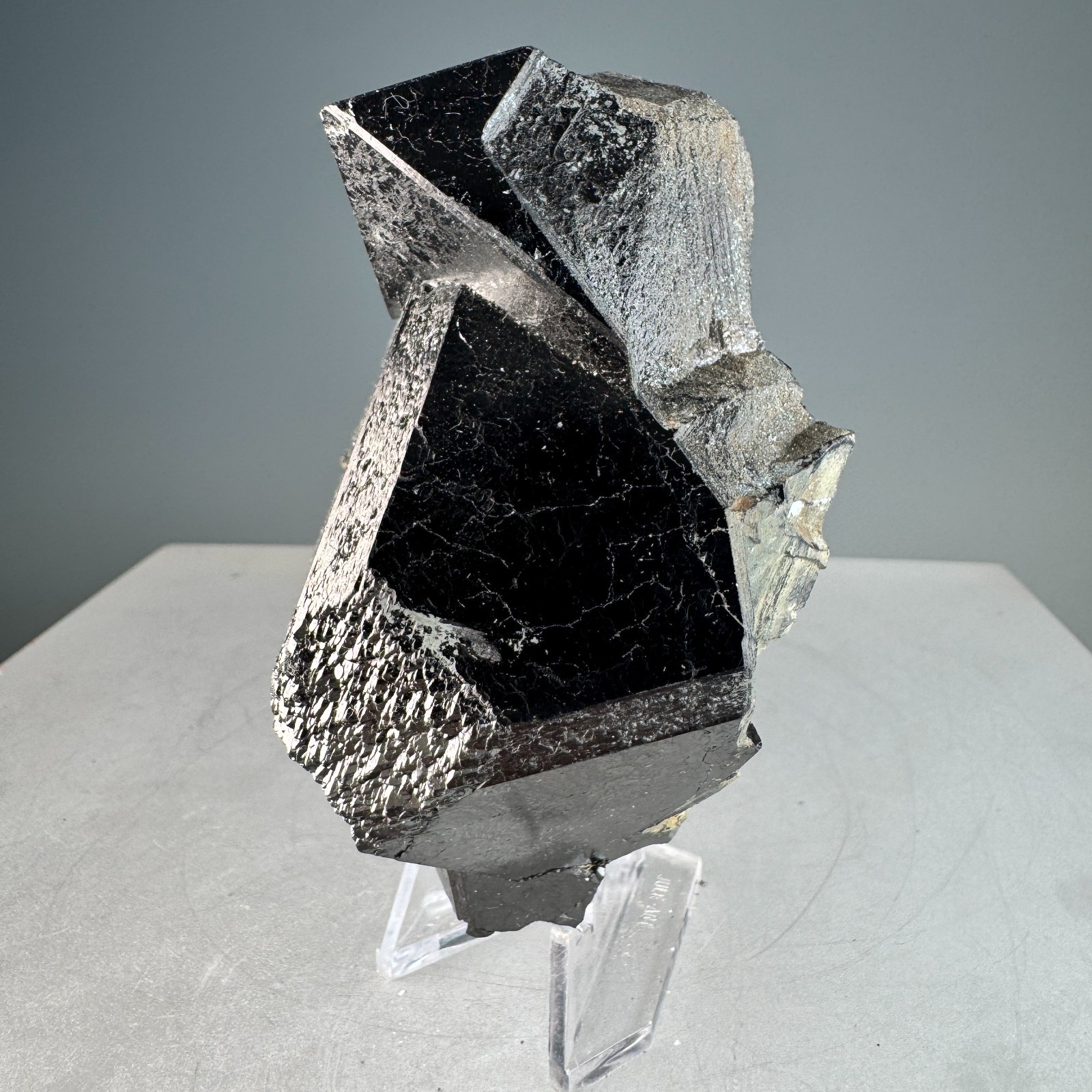 Fine Lustrous Magnetite Crystal: Huanggang Fe- Sn deposit, Inner Mongolia, China