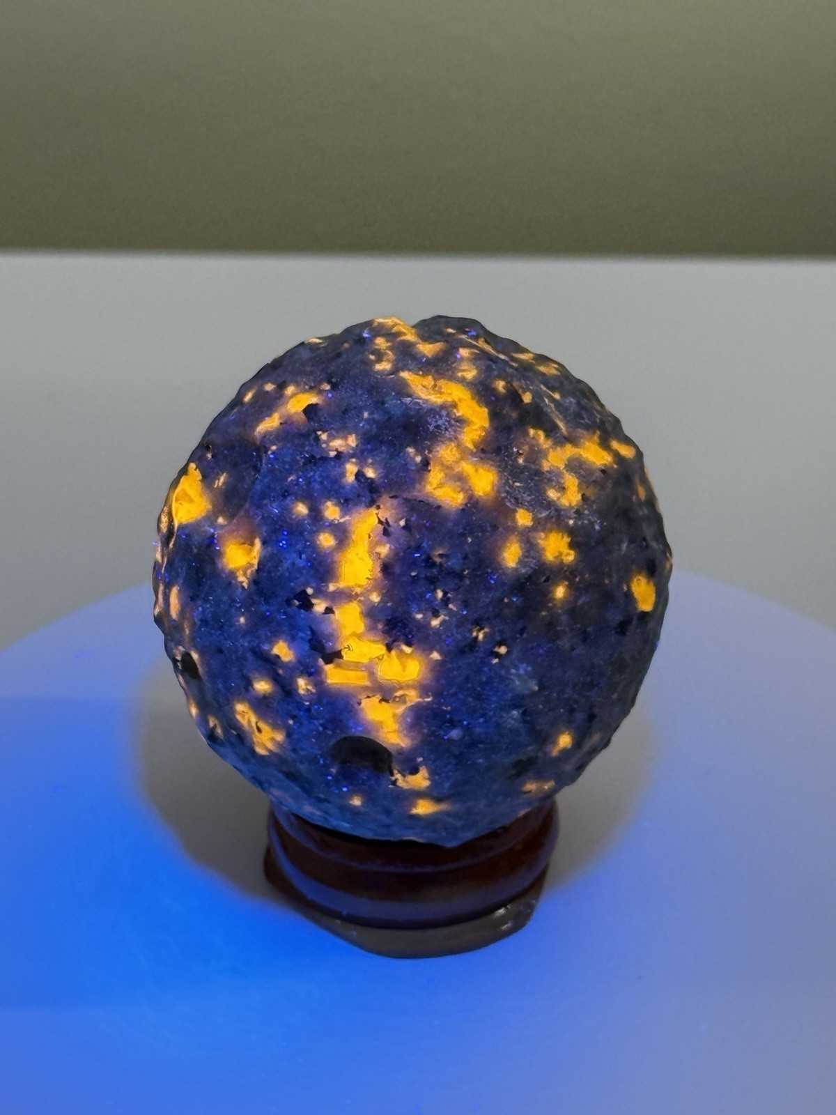 FLUORESCENT Sodalite-bearing Syenite (Yooperlite) Carved Moon Sphere w/ Stand