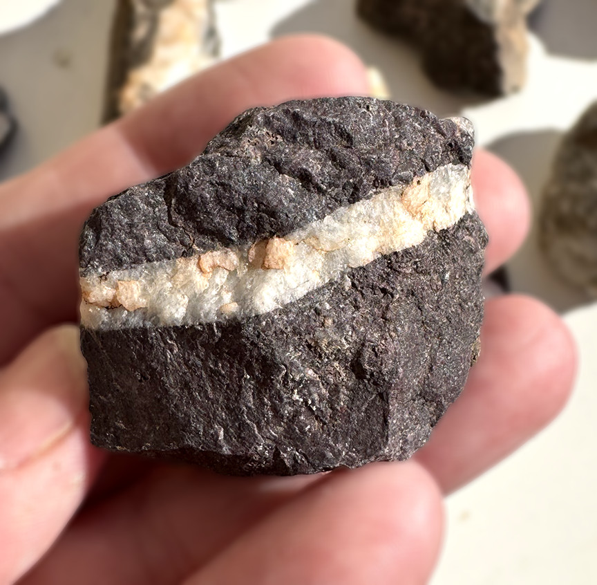 2 1/2 Lb Lot of Beautiful Arizona Lightning stones raw and lapidary rough