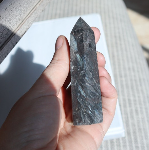 ARFVEDSONITE WITH GARNET POINT BUNDLE (9) POINTS INCLUDED/ OVER 2 LBS