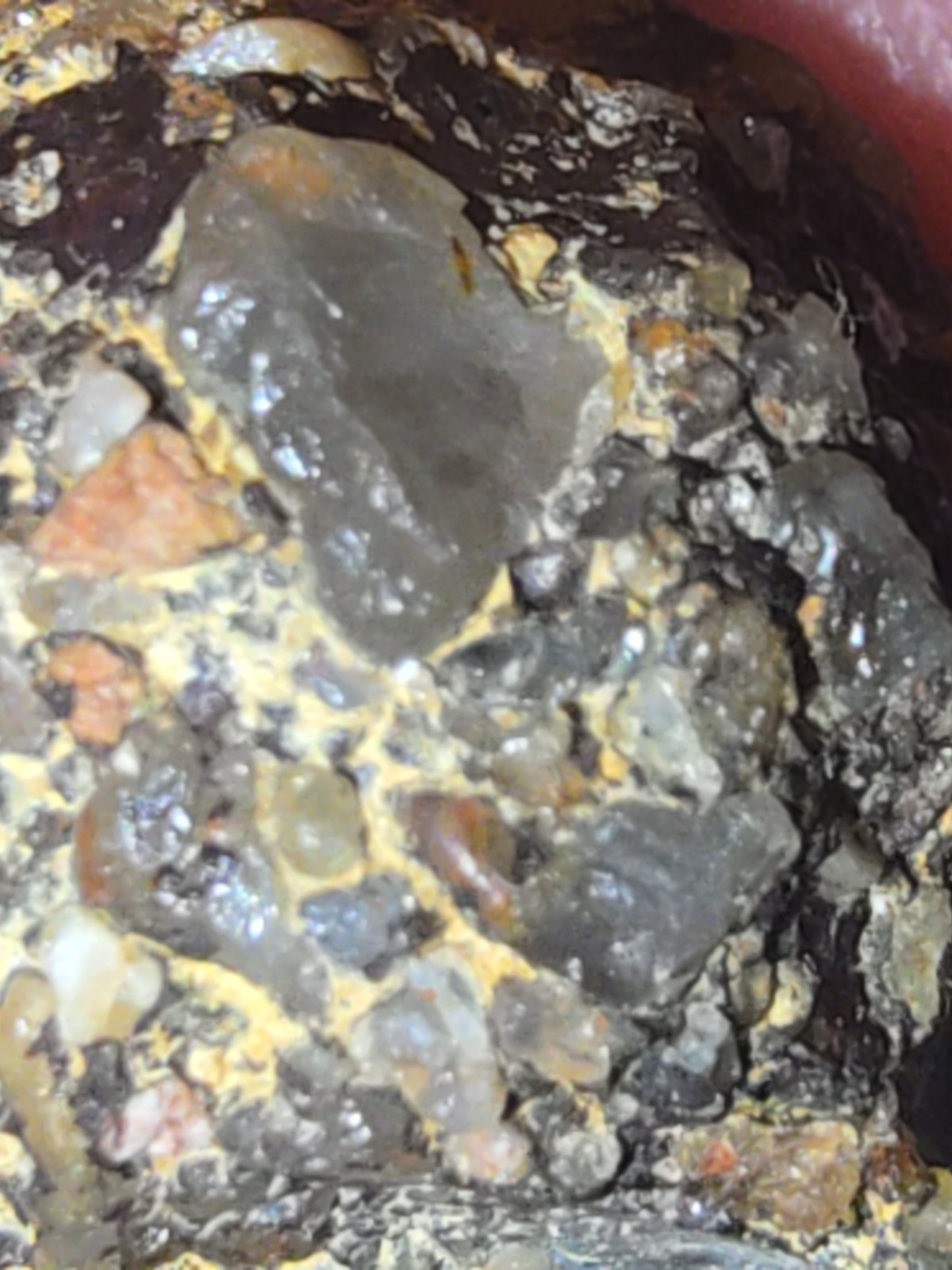 Bearing diamond rock that’s 1 1/2 tall by 1 1/4 inches in whith.