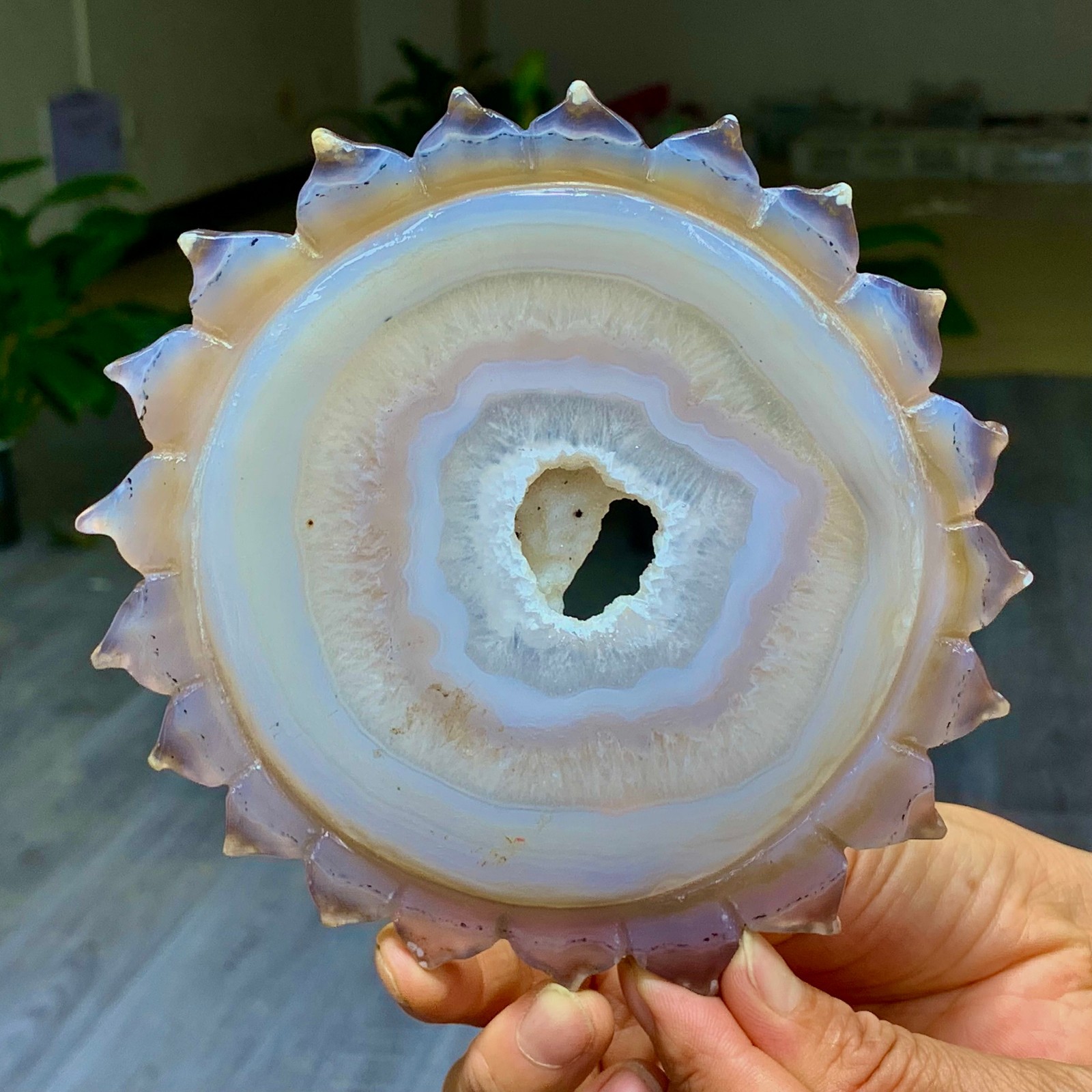 356G Natural agate crystal cave quartz hand carved sunflower