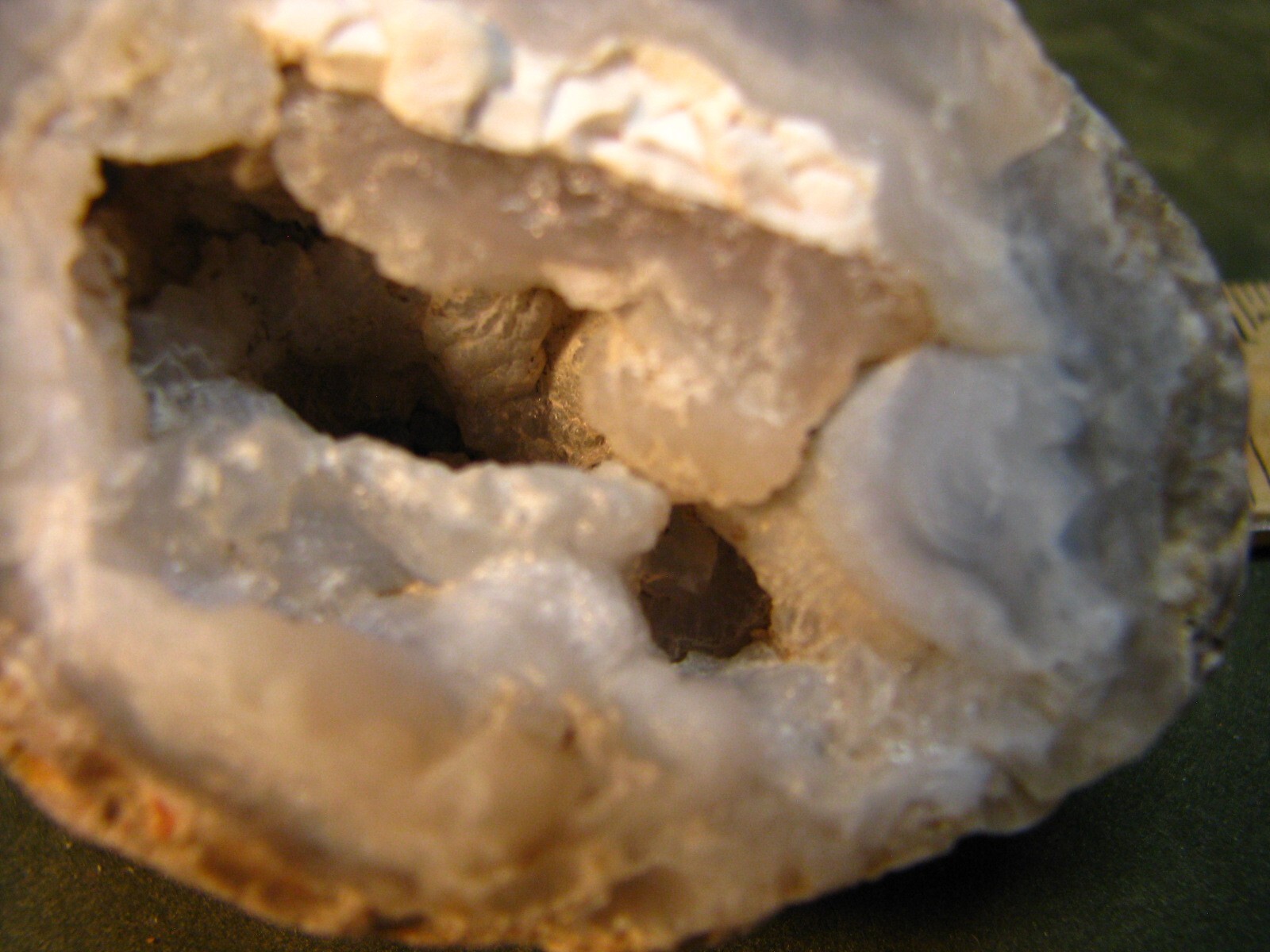 4.7oz 2.4in 133g AGATE GEODE HALF QUARTZ CRYSTALS NOT POLISHED #307