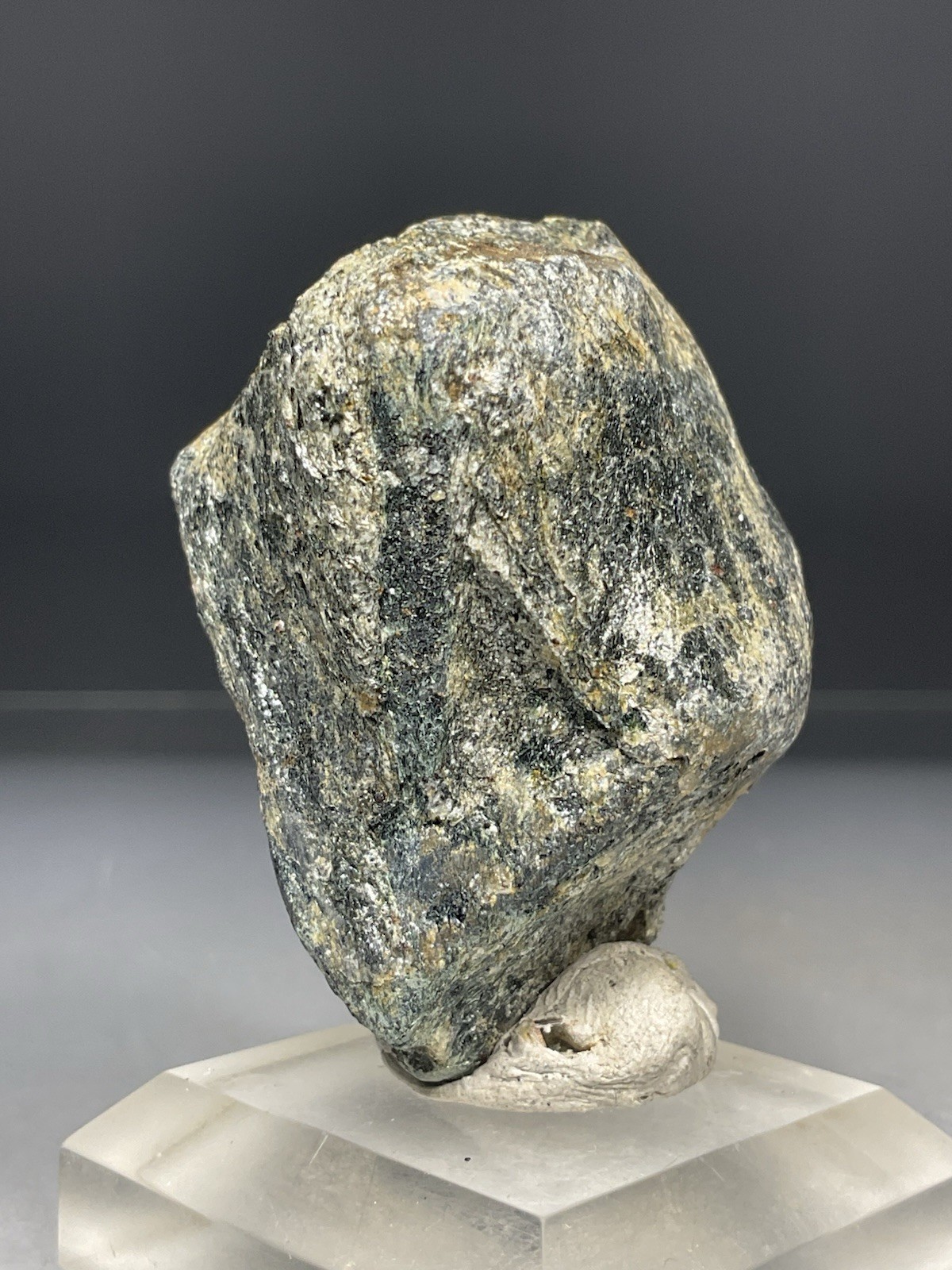 SS Rocks – Staurolite “Fairy Cross” (Patrick Co, Virginia) 84g