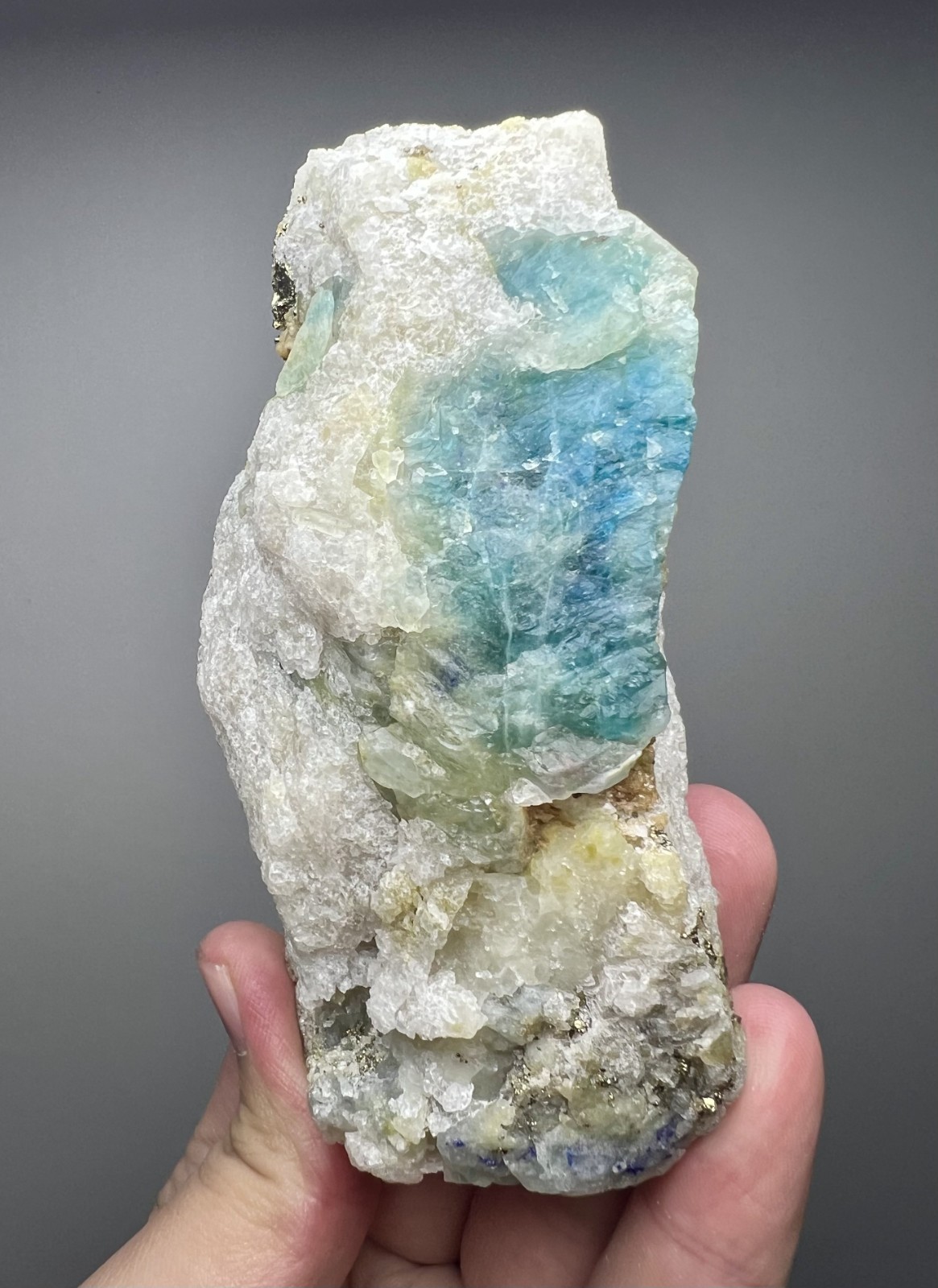 434 Gr. Fluorescent Phosphorescent Sodalite W/ Hackmanite, Fluorapatite, Calcite