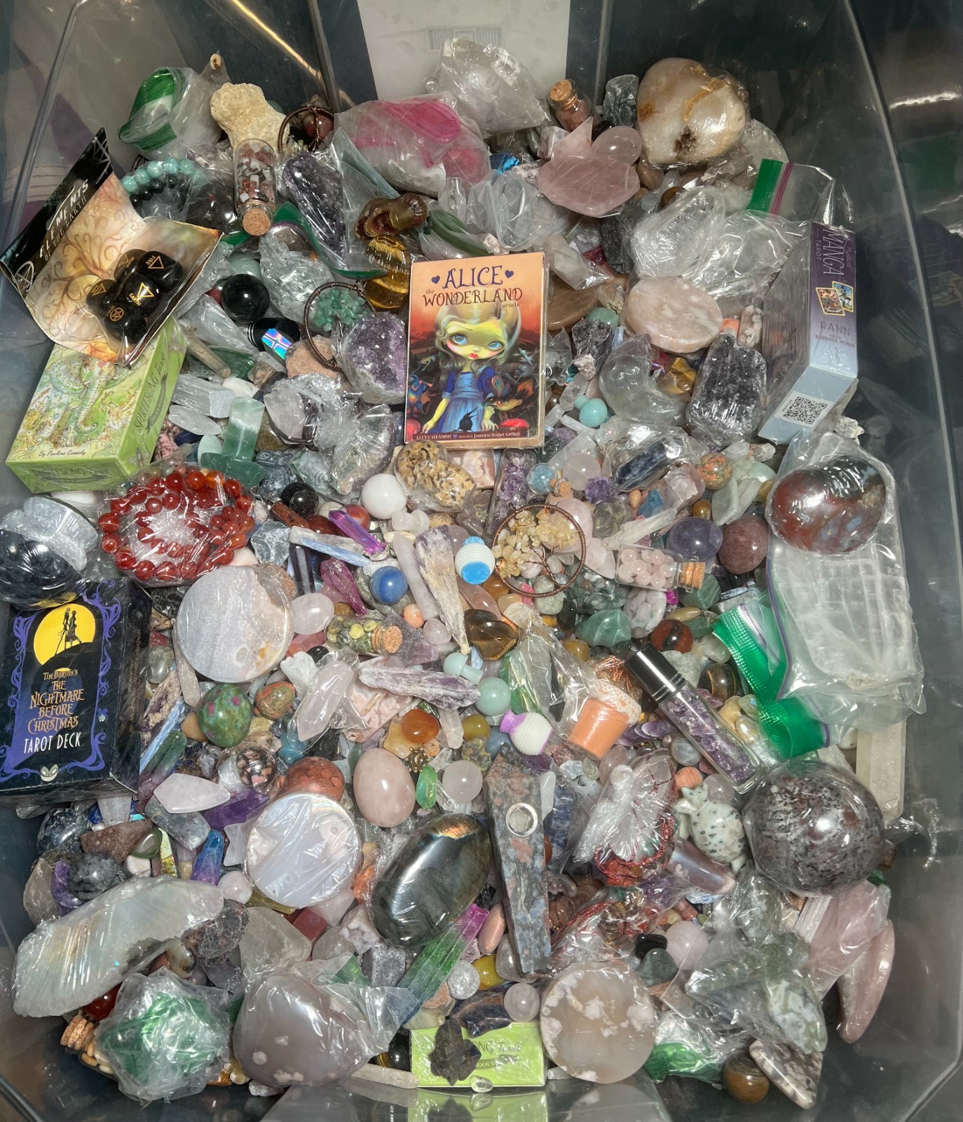 Crystal Lucky Confetti Scoop – 2.5 lb scoop also comes with 1–2 mystery items