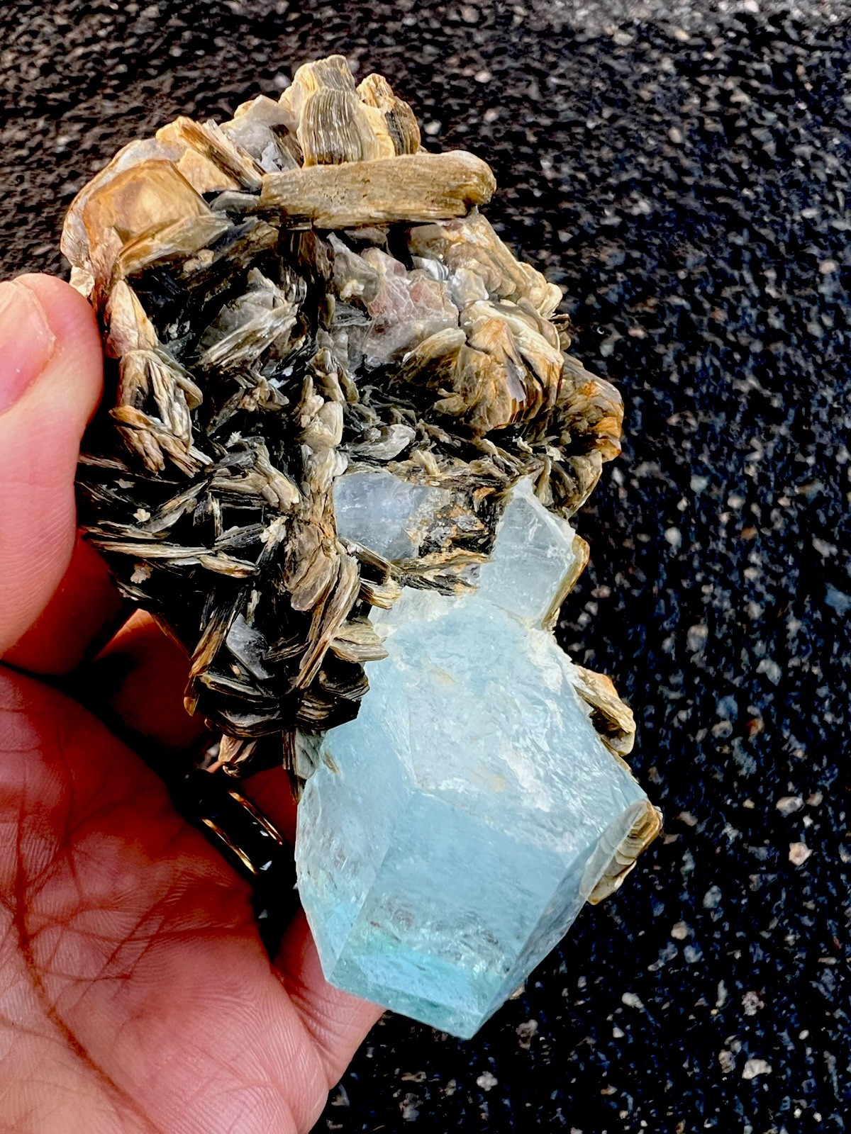 Pakistan Gilgit Aquamarine Specimen With Mica 6.6 Oz