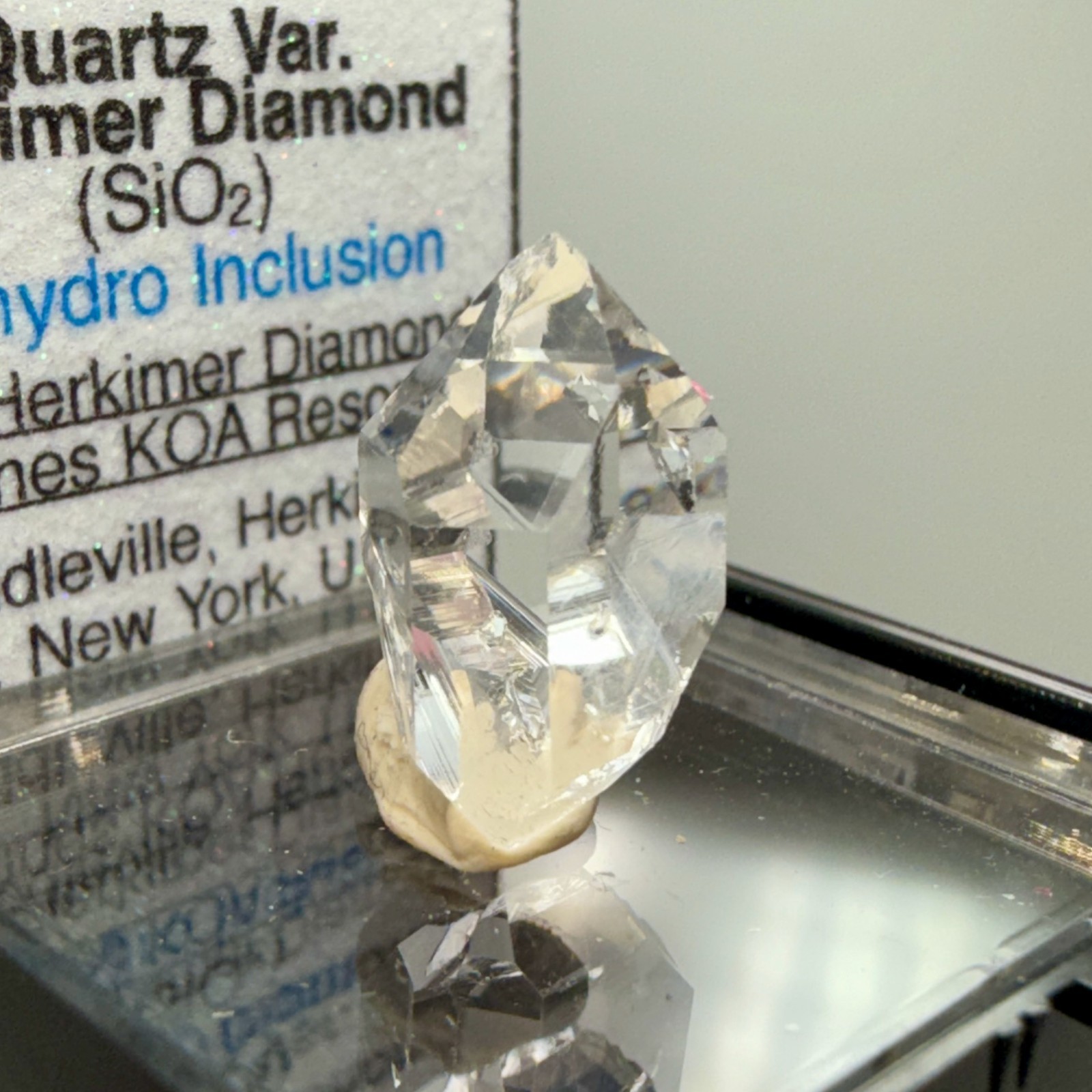 1.54 g Enhydro A-Grade Herkimer Diamond Gem w/ Moving Hydrocarbon