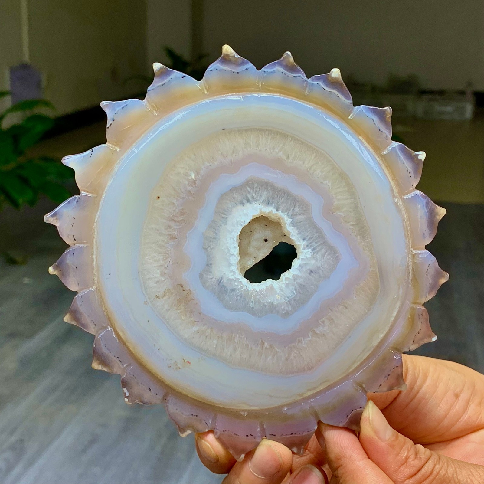 356G Natural agate crystal cave quartz hand carved sunflower