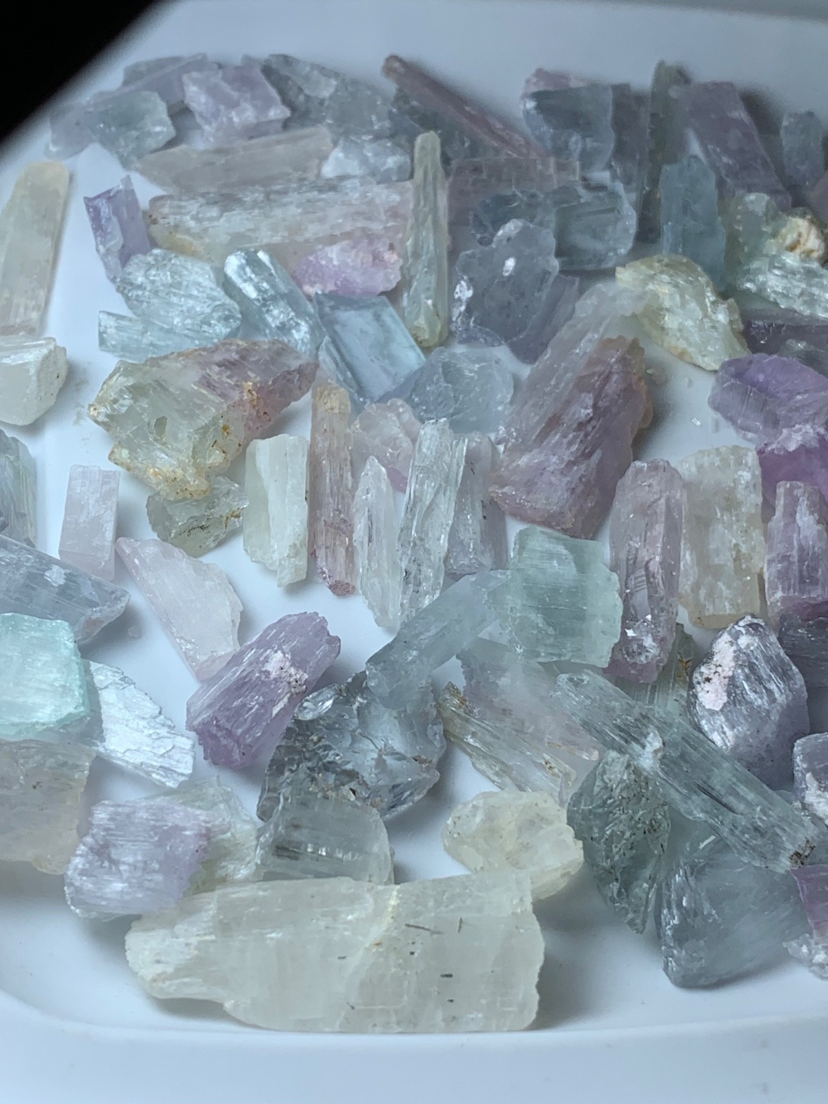 300g natural rough kunzite crystal lot from afghanistan