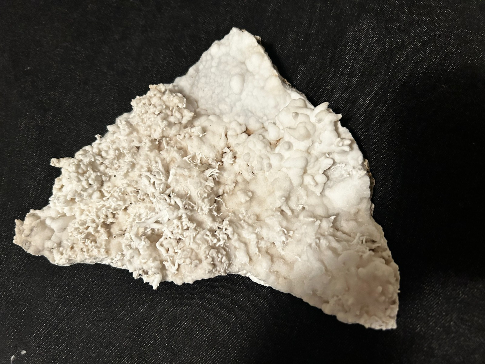KB: BRIGHT! FL. BLUE/WHITE & YELLOW/WH SW & LW ARAGONITE (FLOS FERRI), AUSTRIA