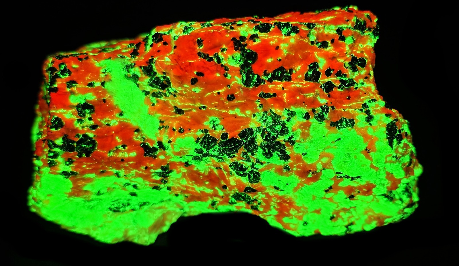 FRANKLIN NJ FLUORESCENT BRIGHT GREEN WHITE WILLEMITE-FIRE ENGINE RED CALCITE