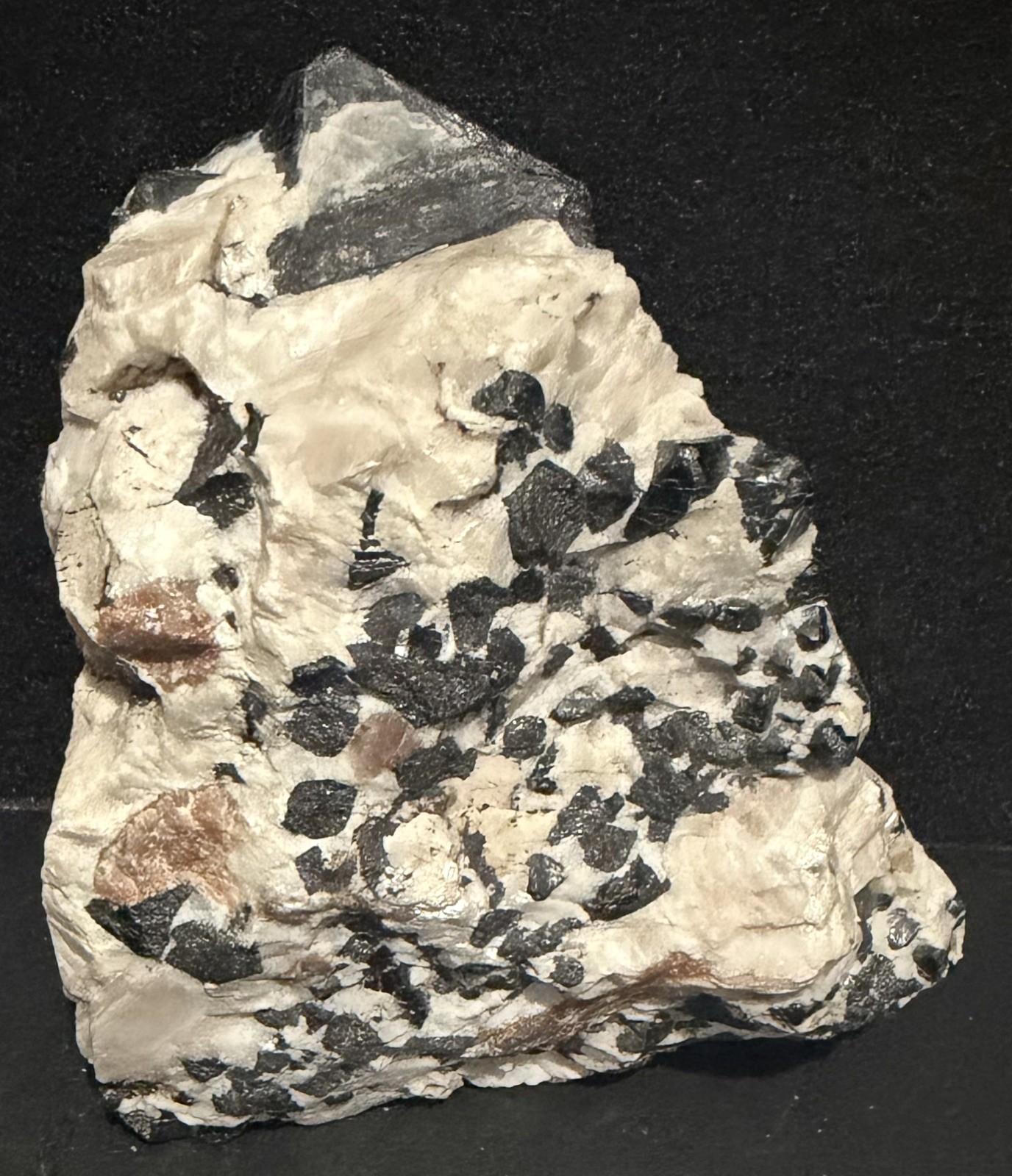 Franklinite crystal in Fluorescent Red Calcite with Willemite From Franklin,Nj