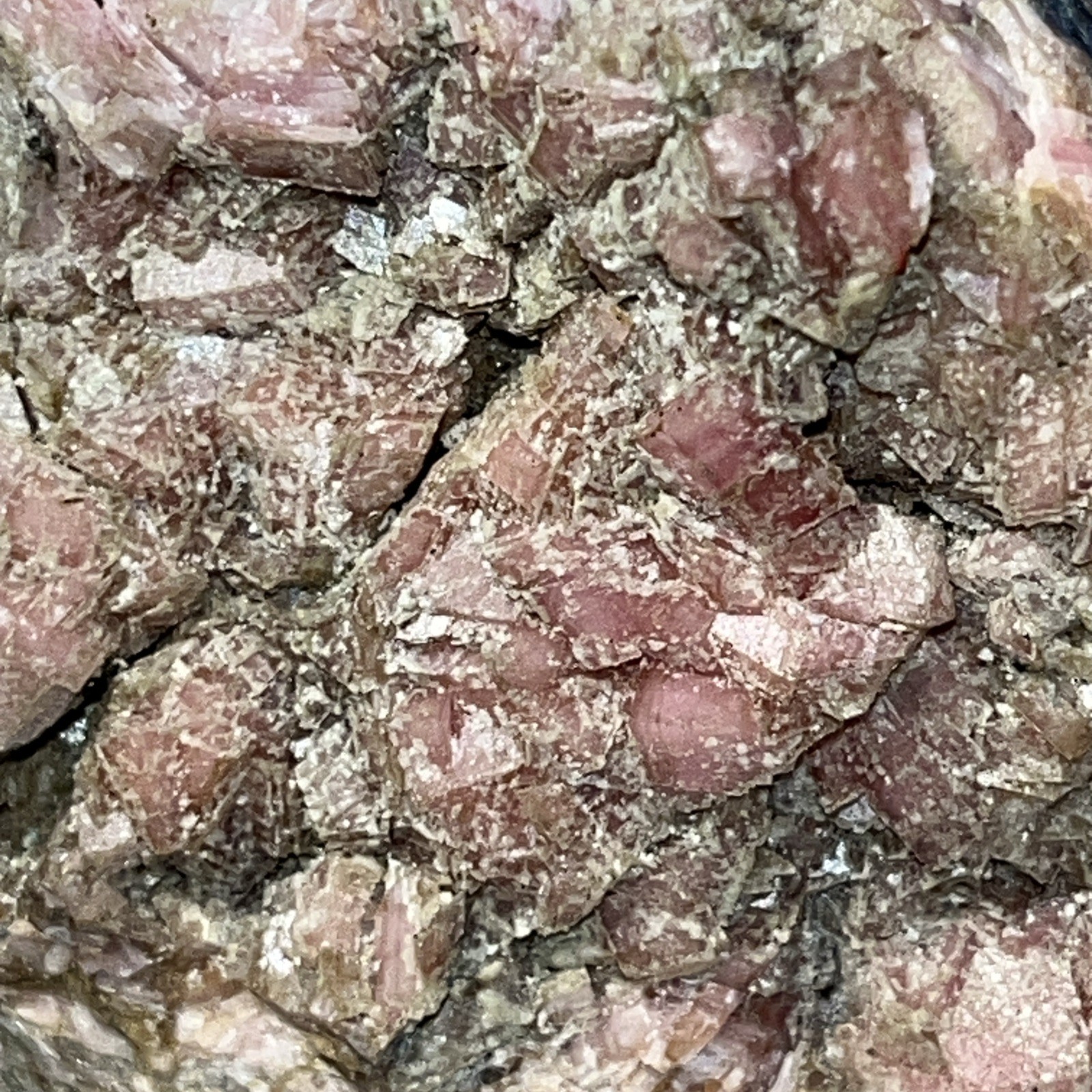 Rhodonite w/Franklinite 940g Franklin NJ 120x90x85mm Rose Pink Gemstone Specimen
