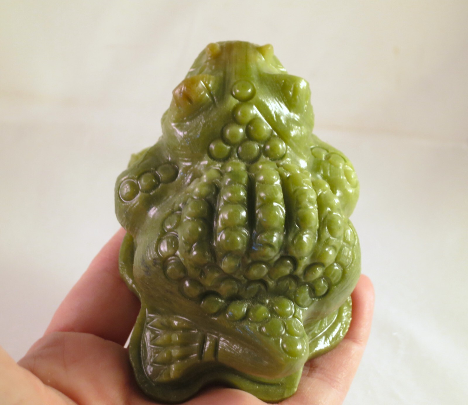 3.6″ GREEN SERPENTINE Carved and Polished TOAD/FROG – PERU