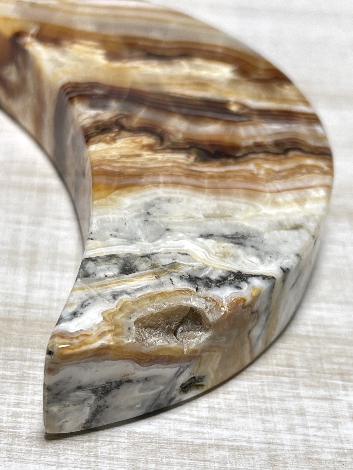 BANDED ONYX MOON – Mineral Calcite Carving Lunar Crystal Witch Stone Brown White