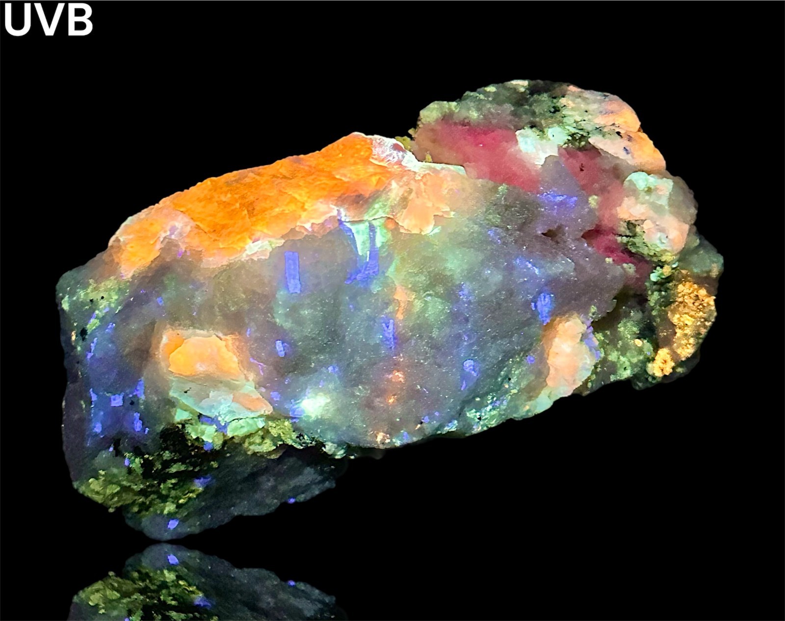 434 Gr. Fluorescent Phosphorescent Sodalite W/ Hackmanite, Fluorapatite, Calcite