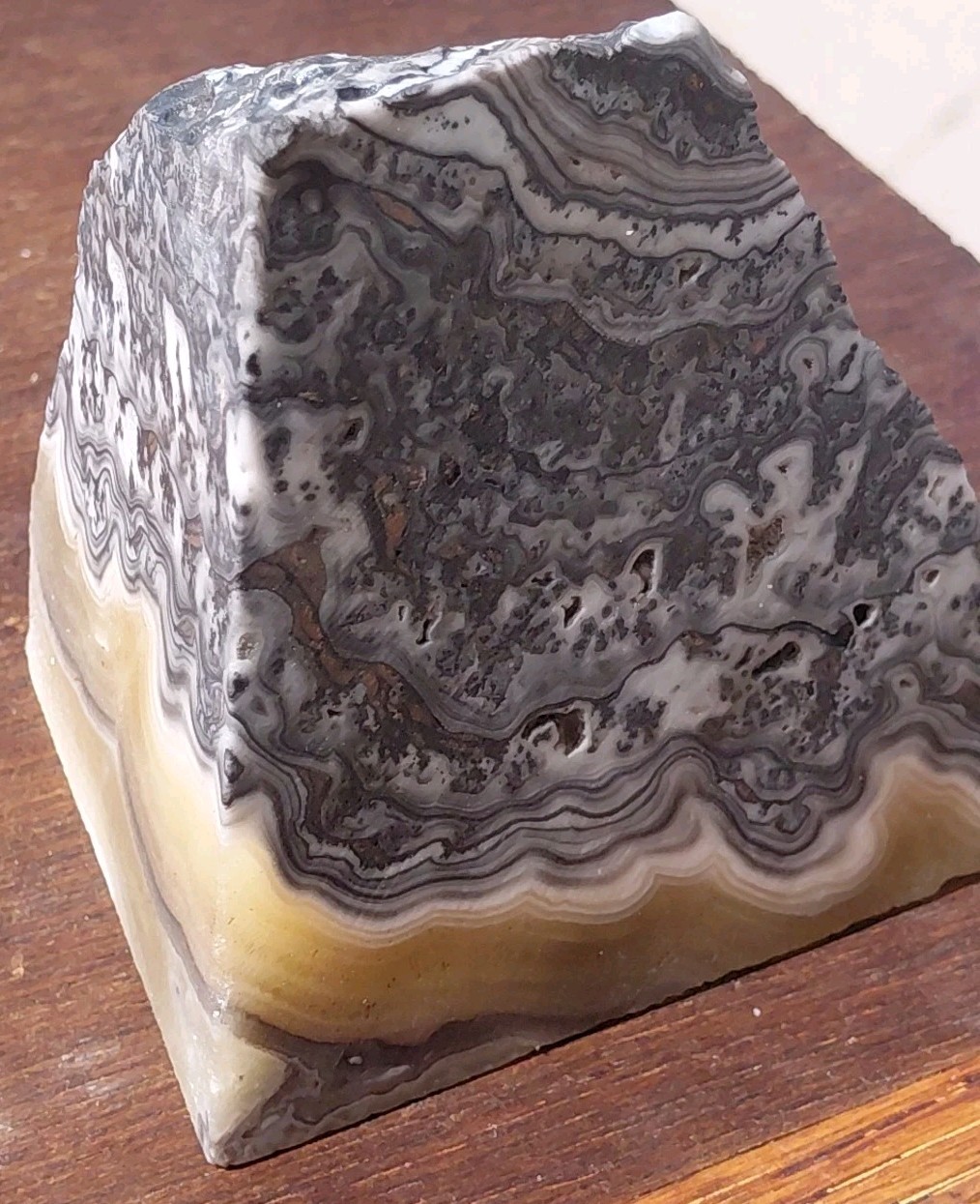 Zebra Calcite Polished Pyramid Dendrite Translucent Bands 3 1/4″x3 1/4″×2 1/2″