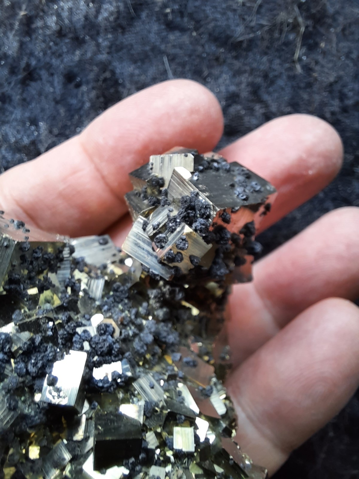 100% Natural High Quality PYRITE Crystal CUBE Cluster with SPHALERITE Peru 235gr