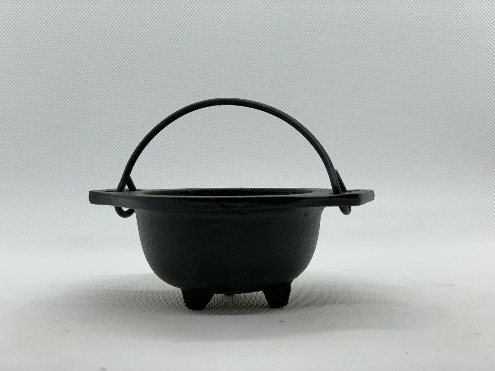 2.5″ 3″ & 6″ Diameter Cast Iron Cauldron With Handle For Smudging,Incense Burner