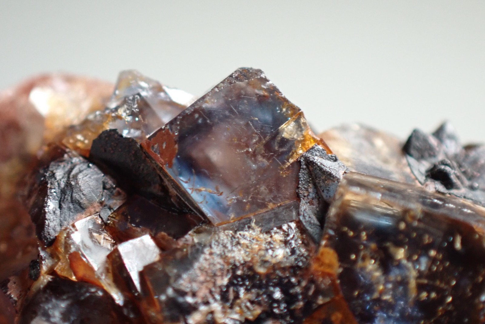 FLUORITE * BLUE CRYSTALS ON QUARTZ * RARE LOCALITY ! Cerny Potok, CZECH REPUBLIC