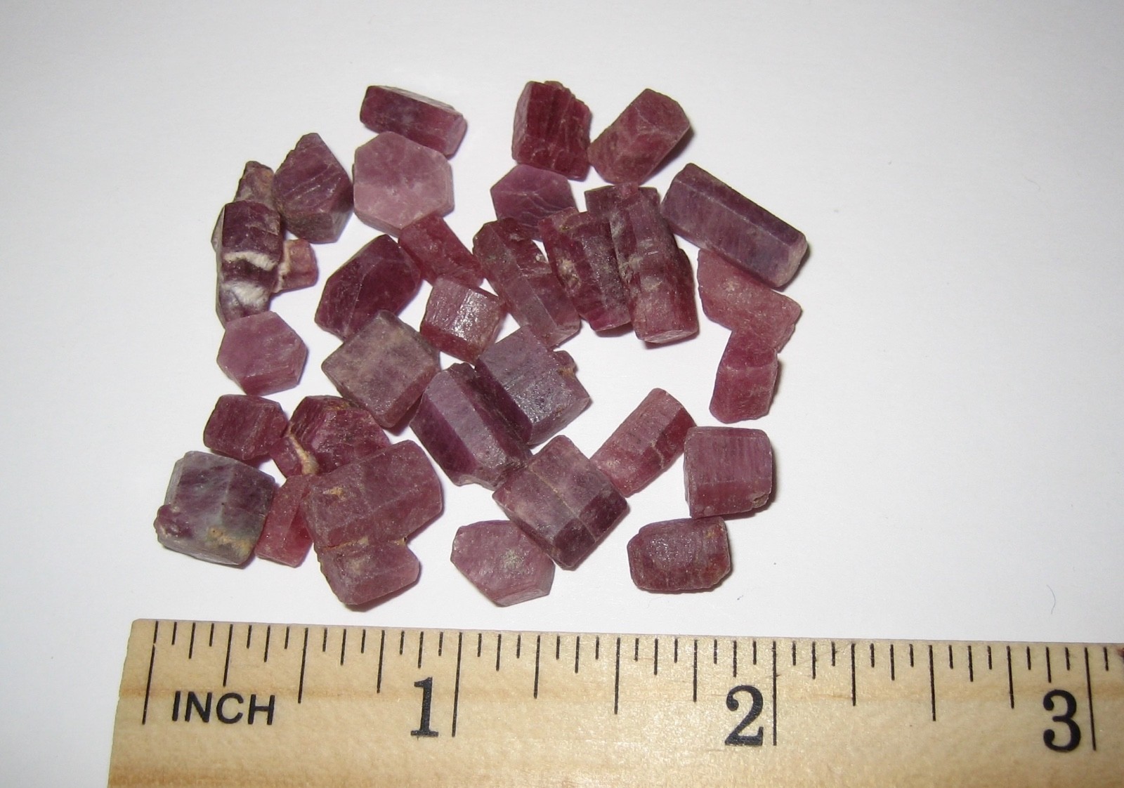 32 QUALITY NATURAL 0.2″- 0.4″ RUBY CRYSTAL MINERALS FROM MADAGASCAR 25.4grams *5