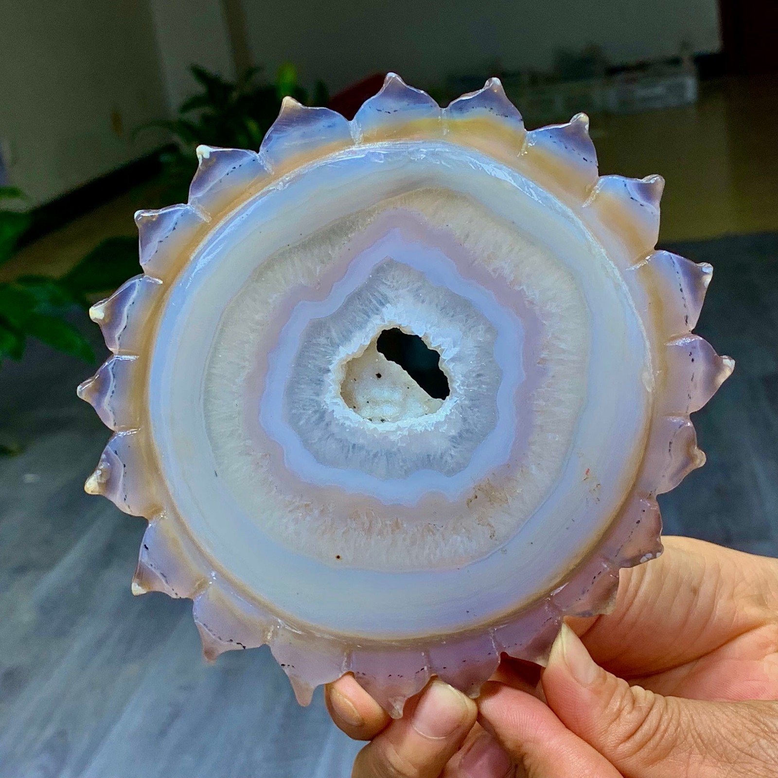 356G Natural agate crystal cave quartz hand carved sunflower