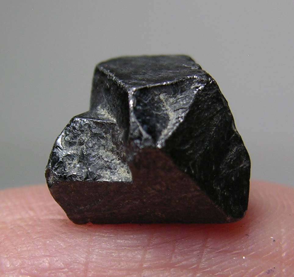 #7 Pakistan 9.25ct 100% Natural Octahedron Magnetite Crystal Specimen 1.80g 10mm