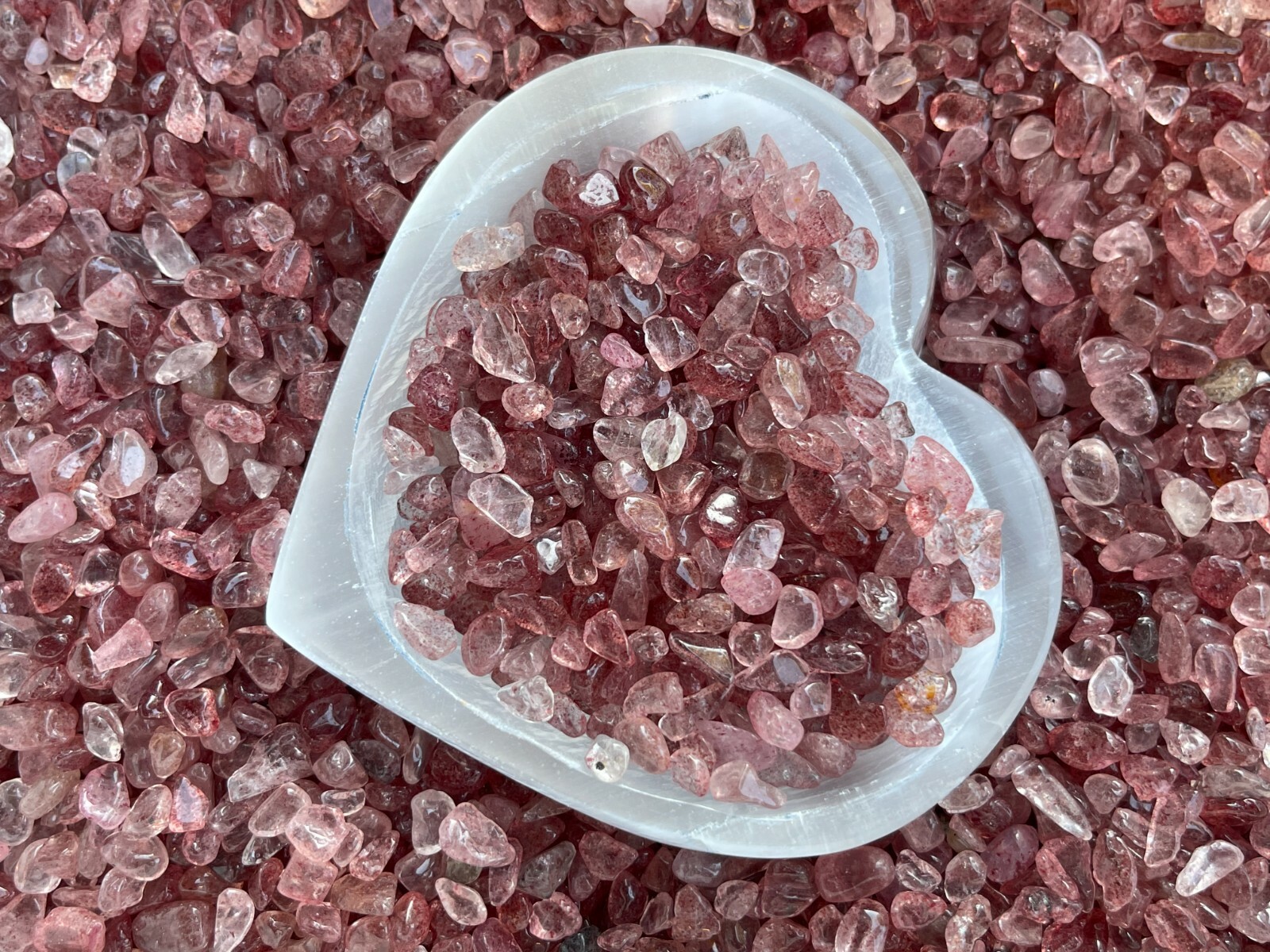 Grade A++ Strawberry Quartz Semi Tumbled Gemstone Mini Chips 4 – 8 mm, Bulk Lot