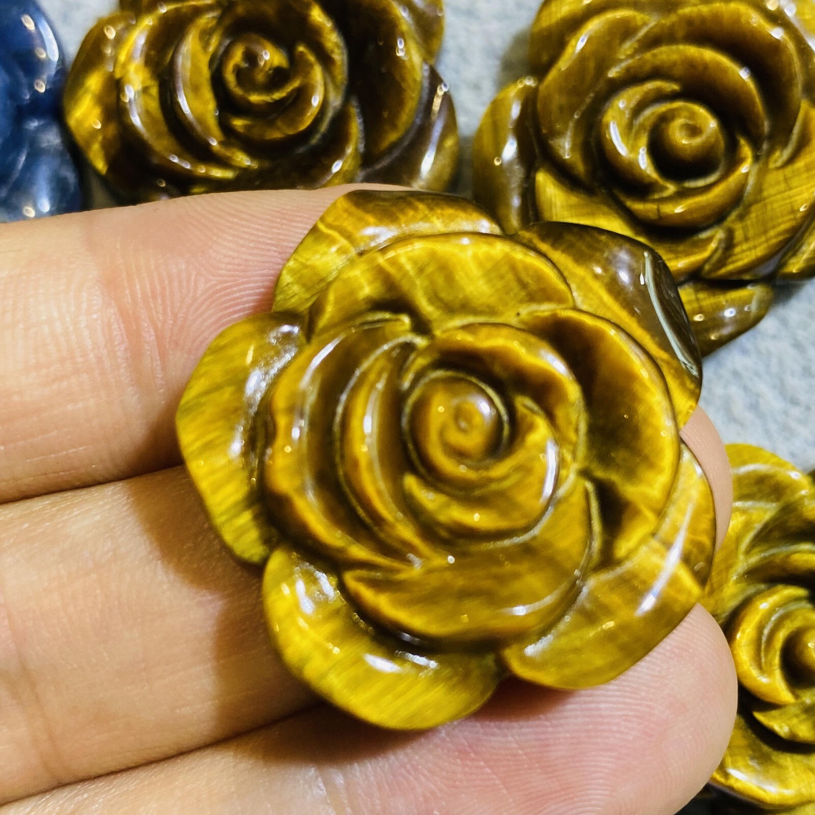 Natural Tiger’s eye Quartz roses flowers skull hand carved reiki Healing 1pc