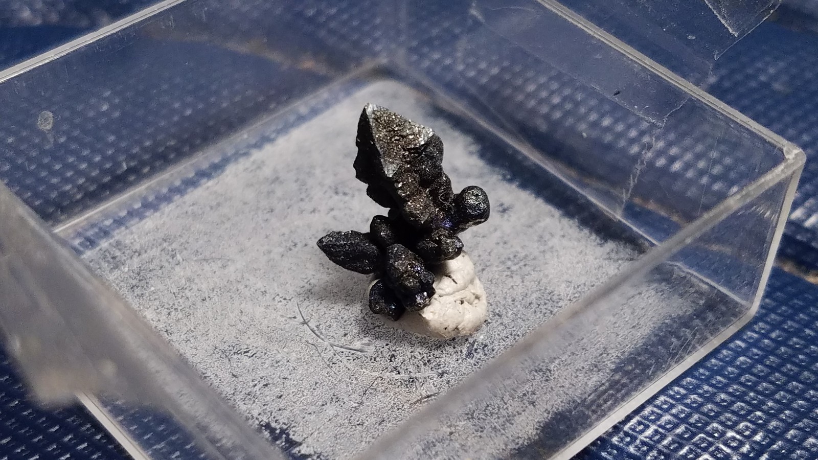 SiG: Dark Grey Sparkly Iridescent Hematite Crystals Cluster Psm After Magnetite