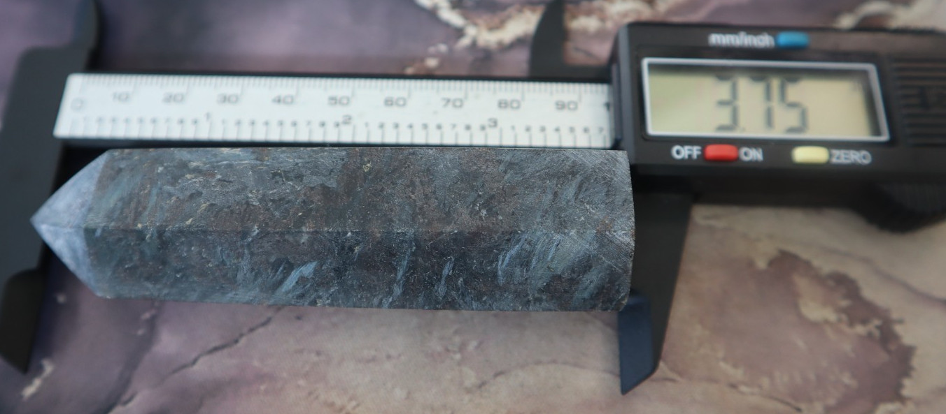 ARFVEDSONITE WITH GARNET POINT BUNDLE (9) POINTS INCLUDED/ OVER 2 LBS