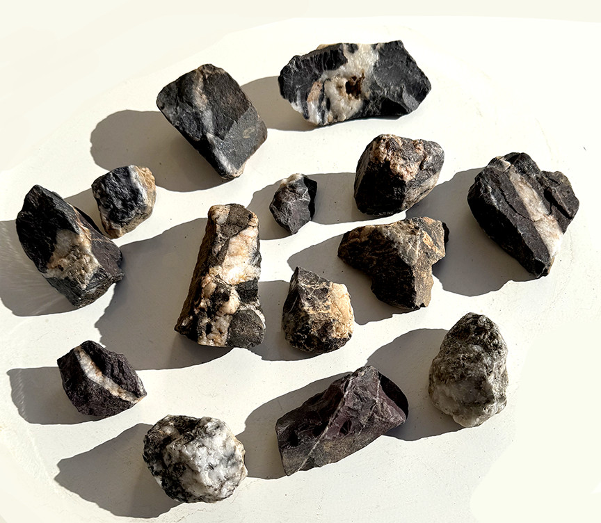 2 1/2 Lb Lot of Beautiful Arizona Lightning stones raw and lapidary rough