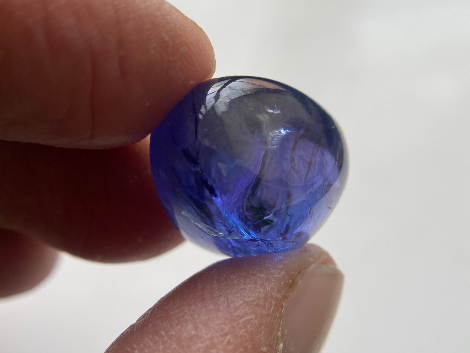 Pleochoric Natural Tanzanite Tumble Polished Bi Color 40 Carats 20x18x14mm