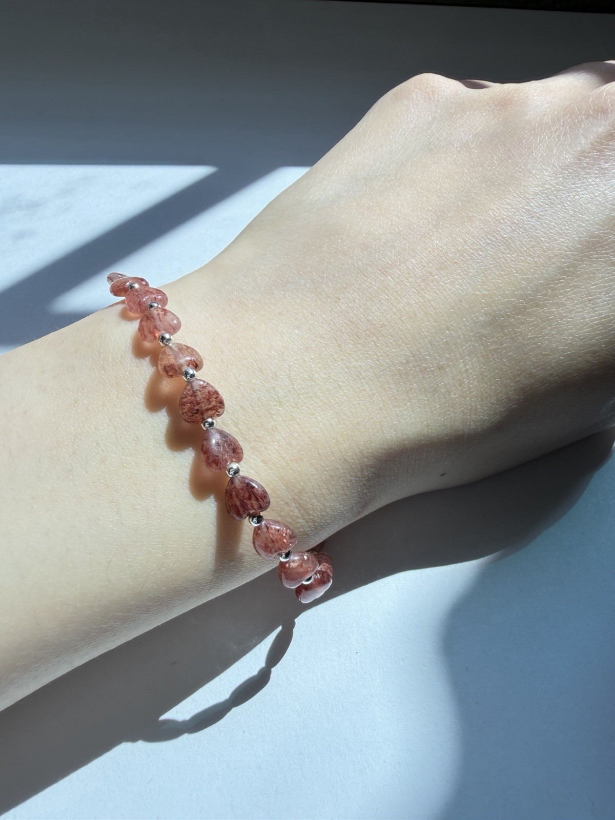 Strawberry Quartz Ombre Heart Stretch Bracelet – Natural Pink Gemstone, 6mm